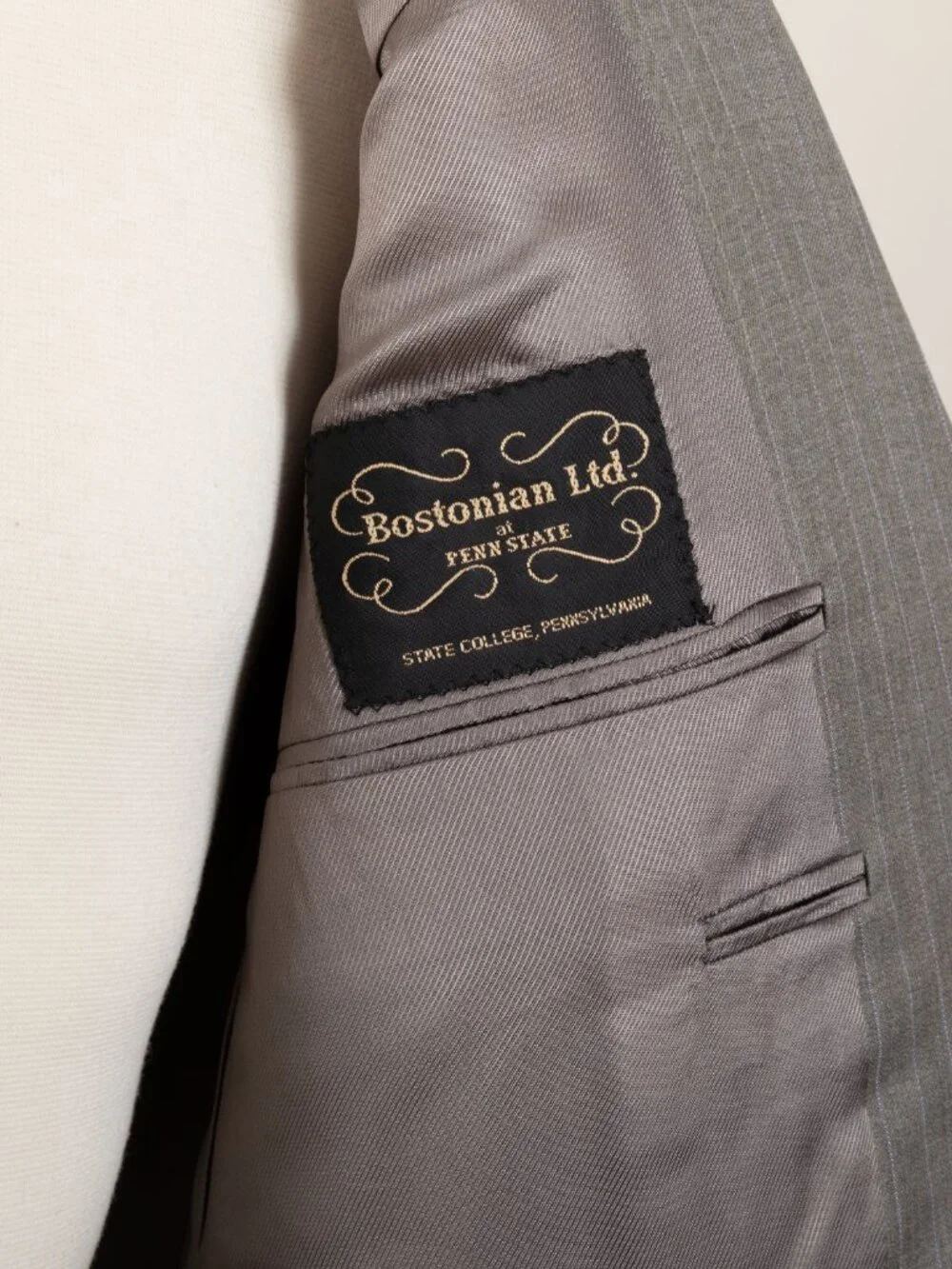 Vintage Y2K Burberry London Men's Grey Pinstripe Wool Suit 44R Pleated Cuffed